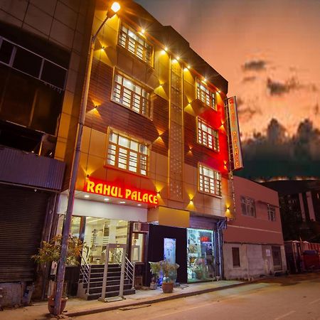 Rahul Palace By Golden Tree Near Metro Station And Ajmal Khan Market Nové Dillí Exteriér fotografie