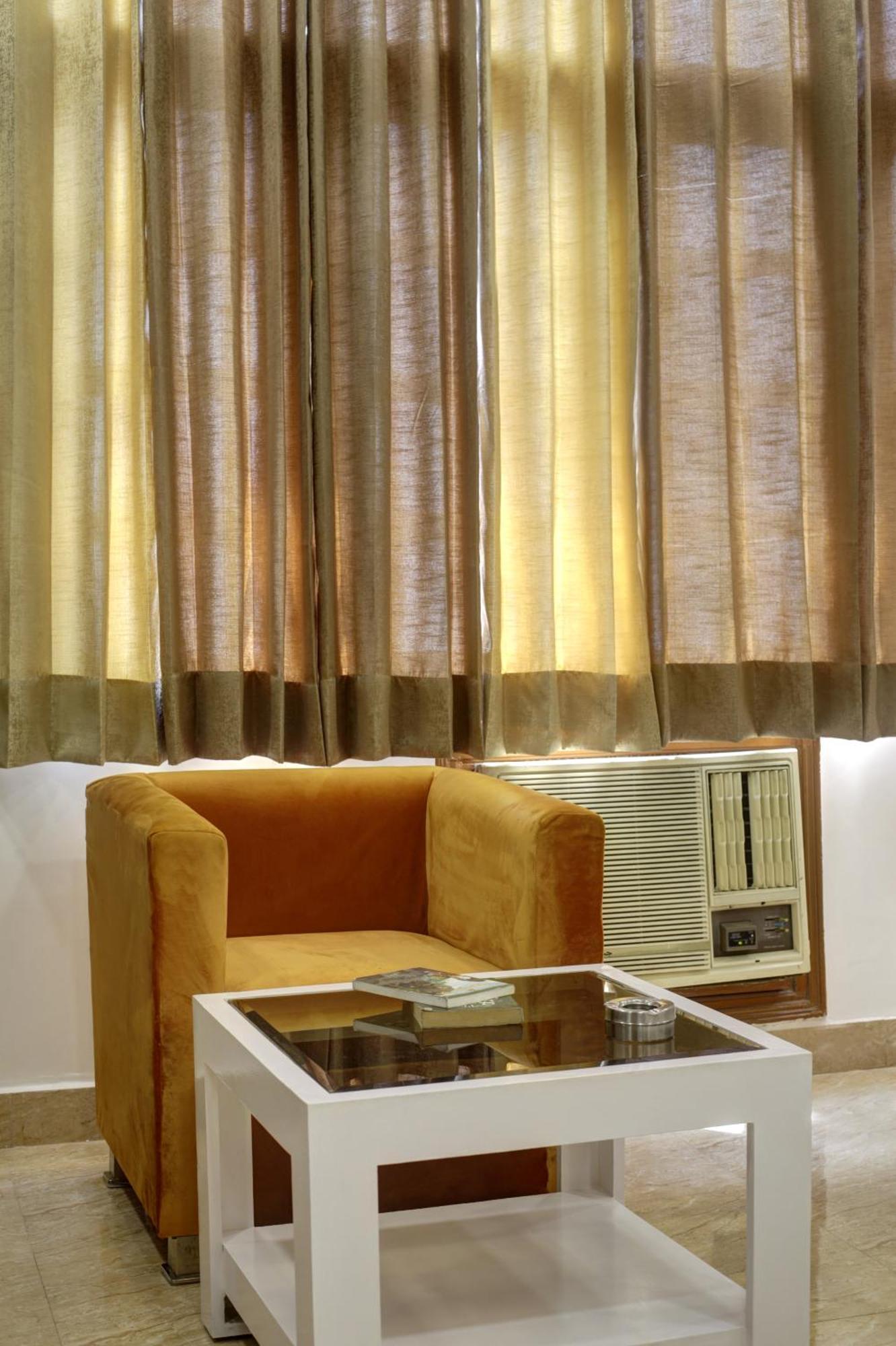 Rahul Palace By Golden Tree Near Metro Station And Ajmal Khan Market Nové Dillí Exteriér fotografie