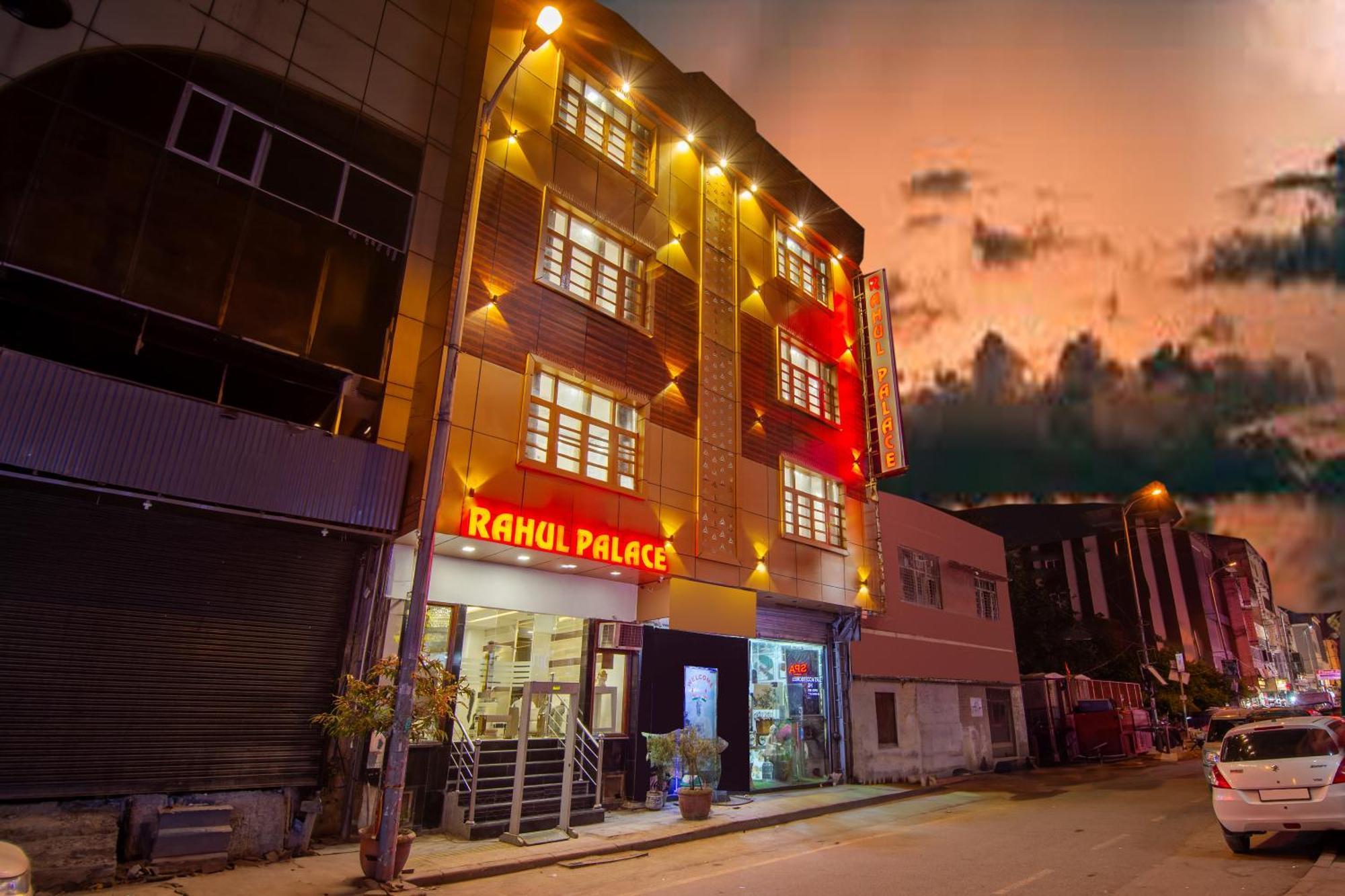 Rahul Palace By Golden Tree Near Metro Station And Ajmal Khan Market Nové Dillí Exteriér fotografie