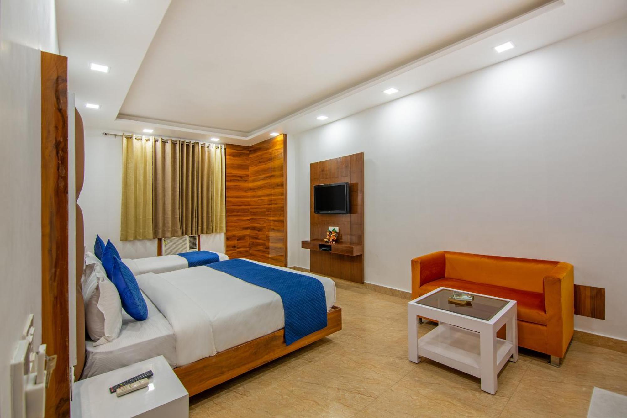 Rahul Palace By Golden Tree Near Metro Station And Ajmal Khan Market Nové Dillí Exteriér fotografie