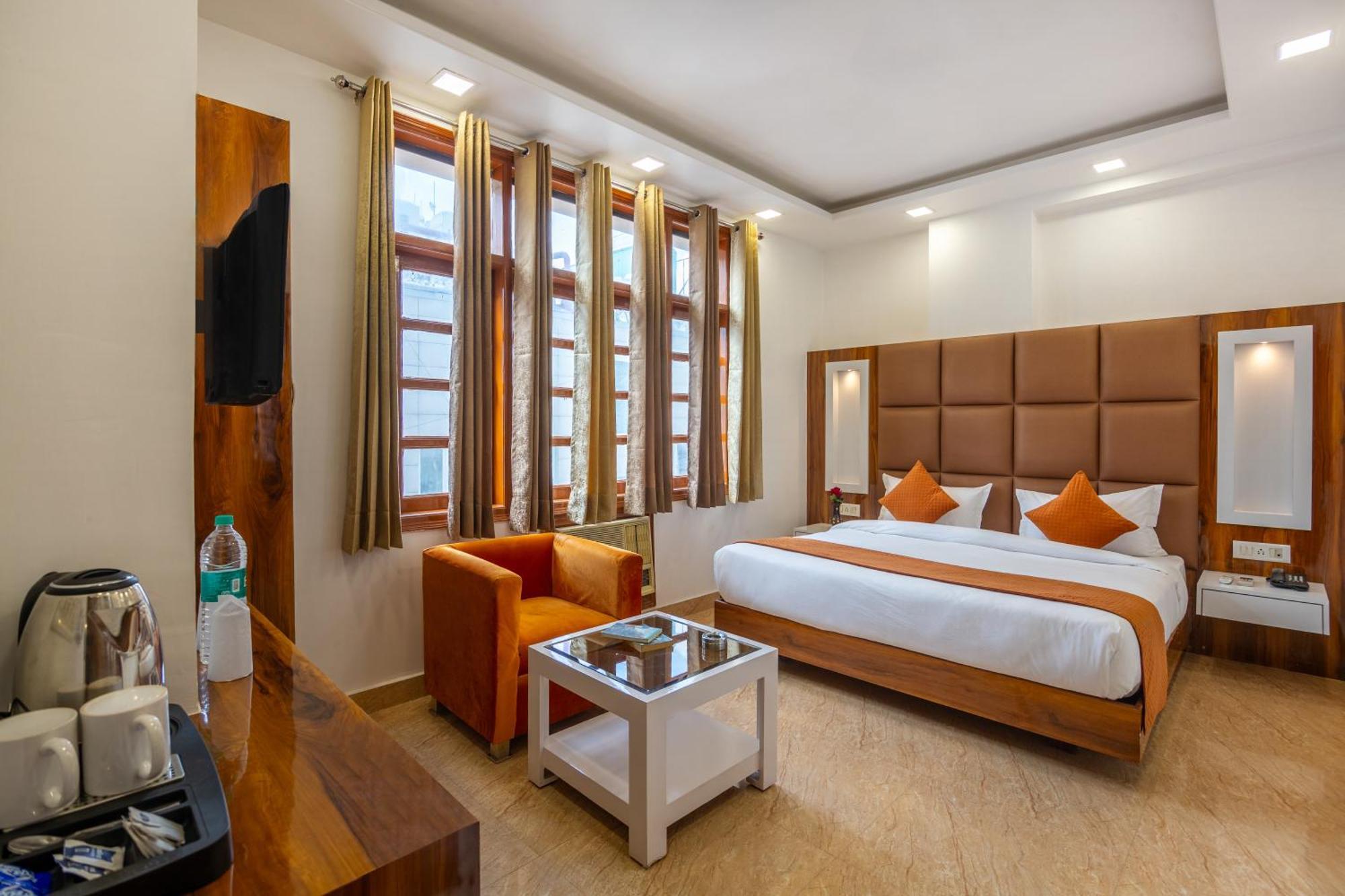 Rahul Palace By Golden Tree Near Metro Station And Ajmal Khan Market Nové Dillí Exteriér fotografie