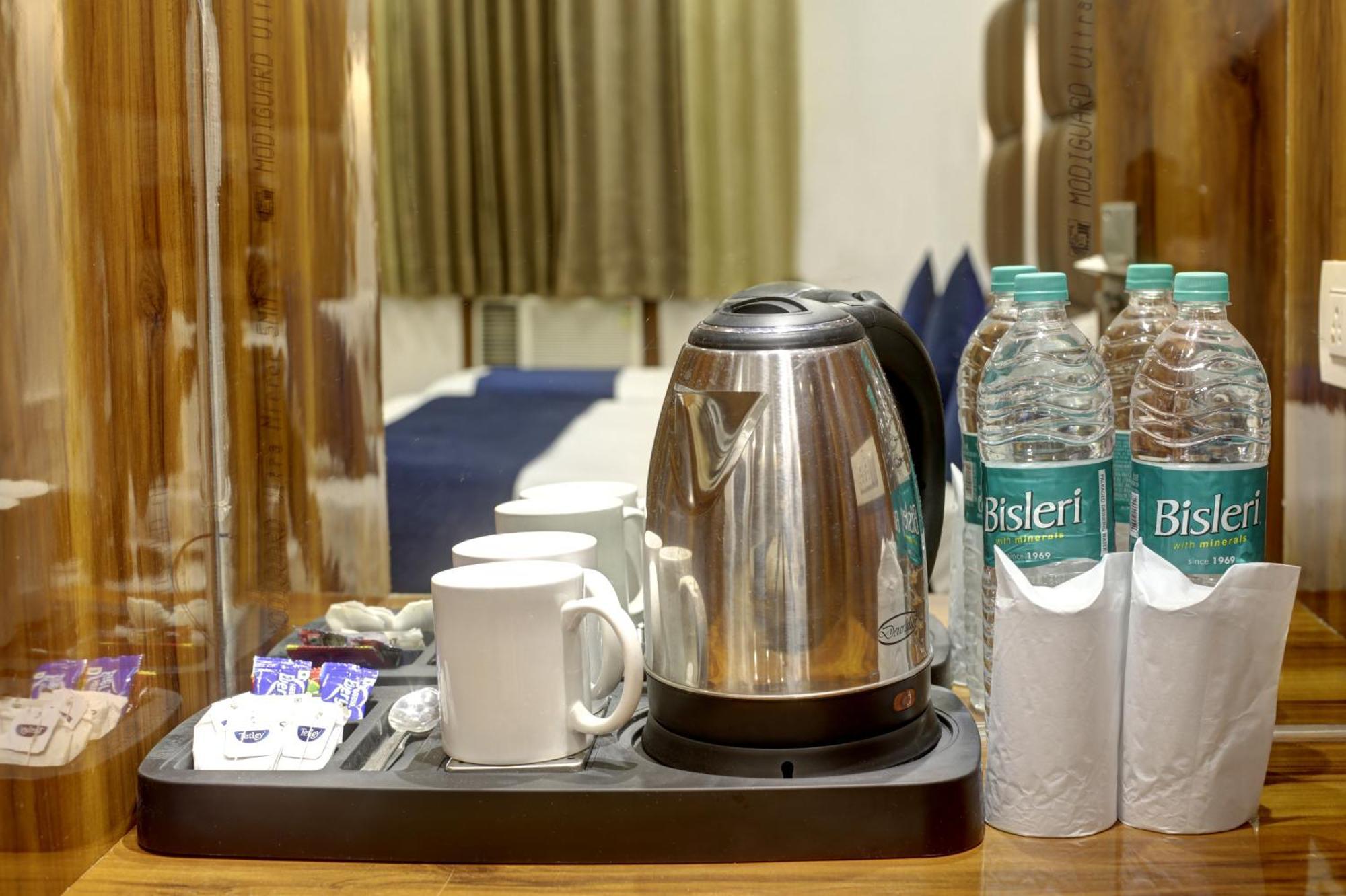 Rahul Palace By Golden Tree Near Metro Station And Ajmal Khan Market Nové Dillí Exteriér fotografie