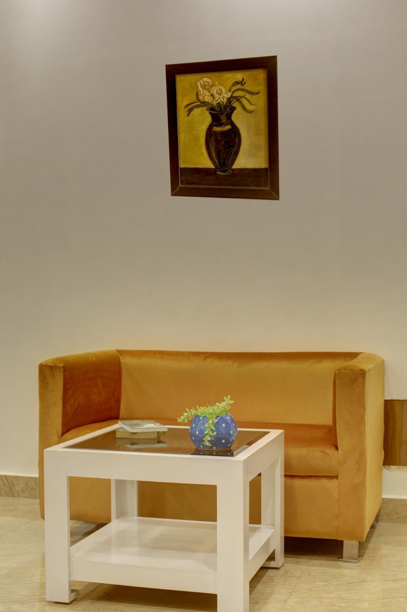 Rahul Palace By Golden Tree Near Metro Station And Ajmal Khan Market Nové Dillí Exteriér fotografie