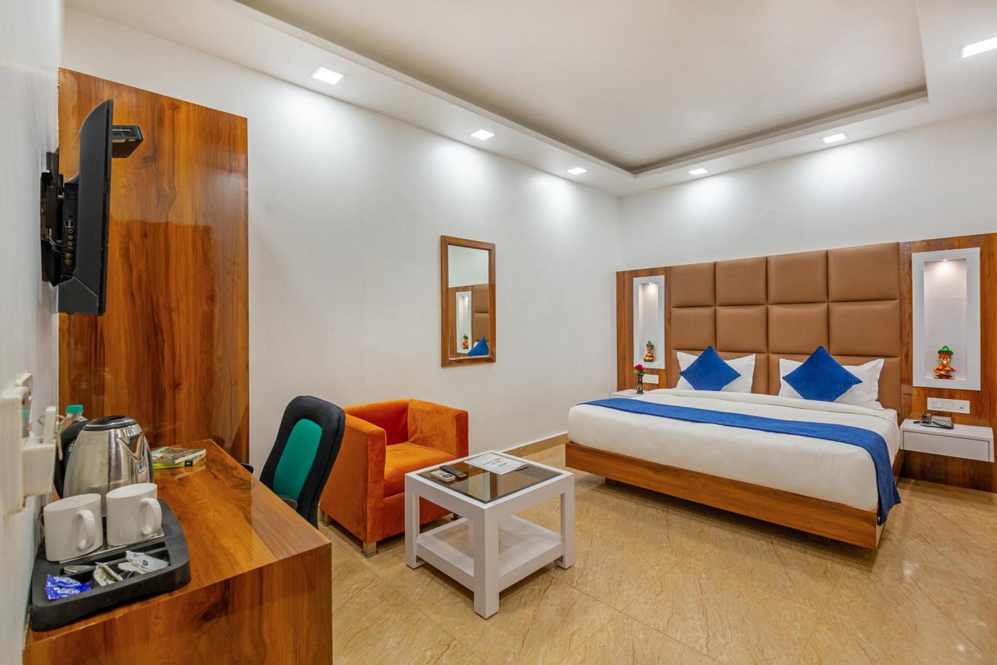 Rahul Palace By Golden Tree Near Metro Station And Ajmal Khan Market Nové Dillí Exteriér fotografie