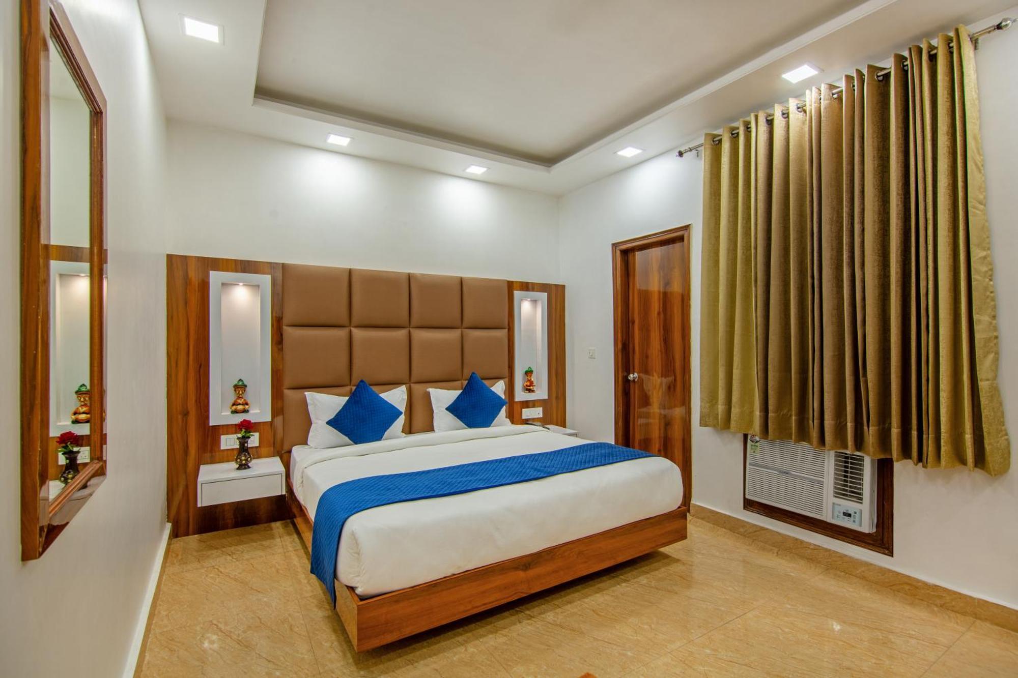Rahul Palace By Golden Tree Near Metro Station And Ajmal Khan Market Nové Dillí Exteriér fotografie