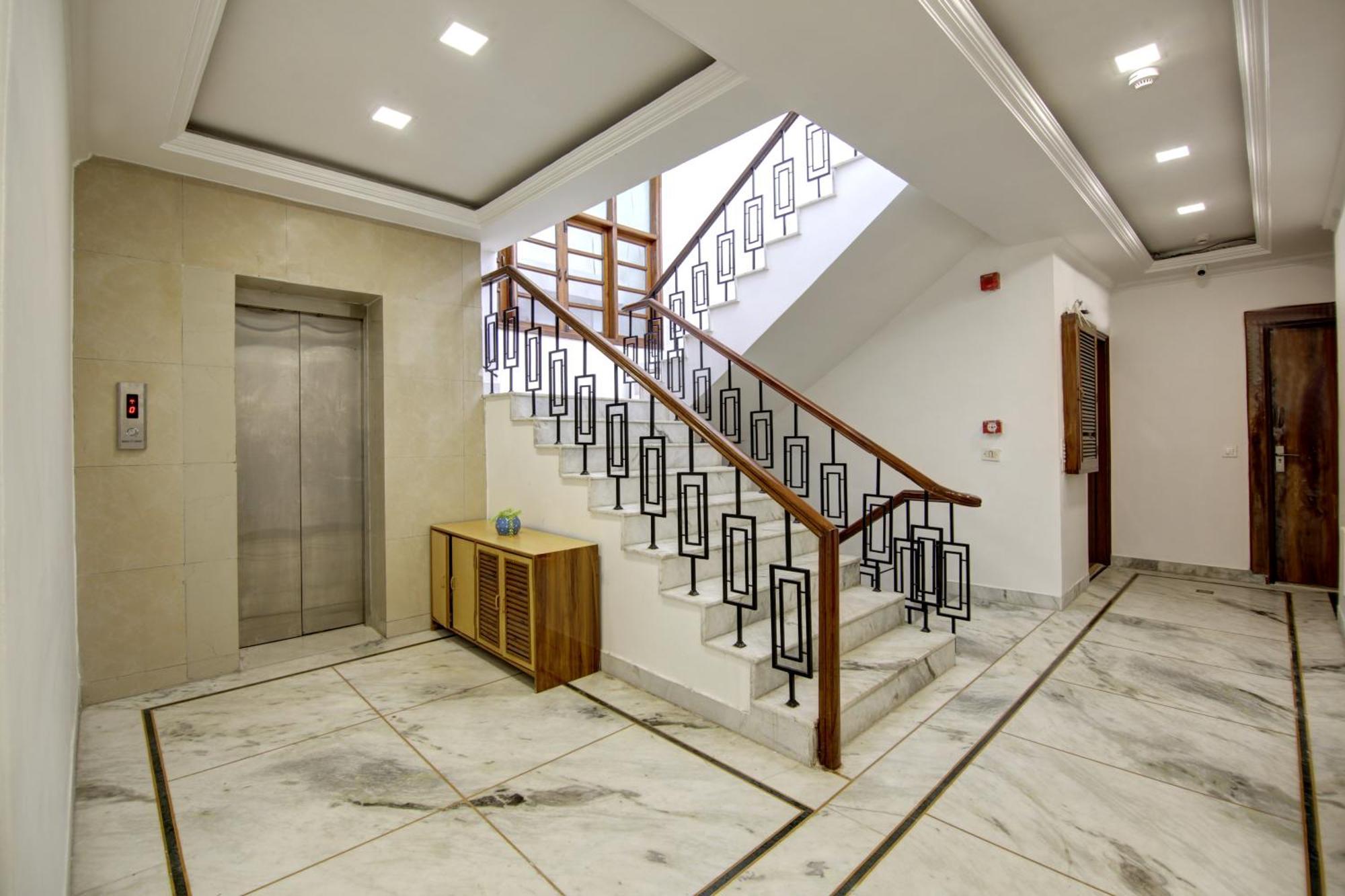 Rahul Palace By Golden Tree Near Metro Station And Ajmal Khan Market Nové Dillí Exteriér fotografie