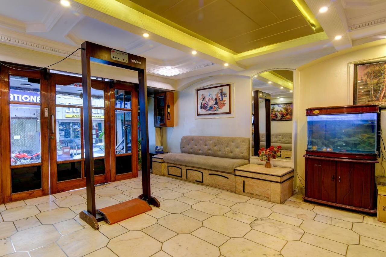 Rahul Palace By Golden Tree Near Metro Station And Ajmal Khan Market Nové Dillí Exteriér fotografie
