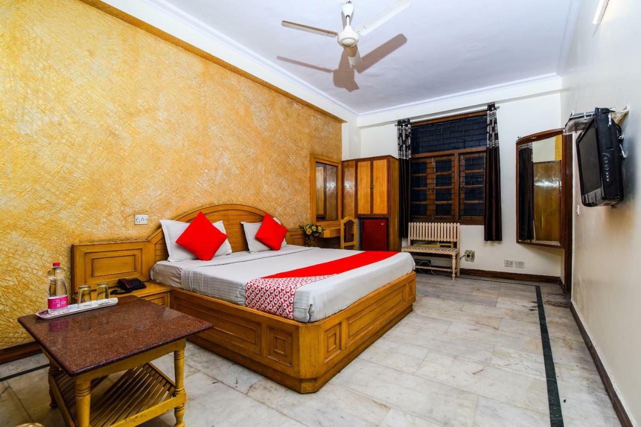 Rahul Palace By Golden Tree Near Metro Station And Ajmal Khan Market Nové Dillí Exteriér fotografie