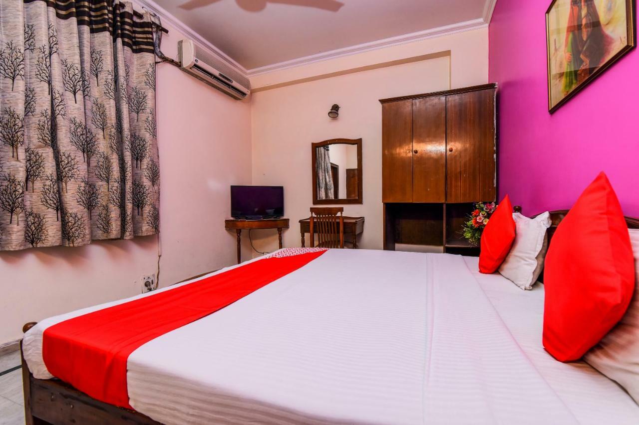 Rahul Palace By Golden Tree Near Metro Station And Ajmal Khan Market Nové Dillí Exteriér fotografie