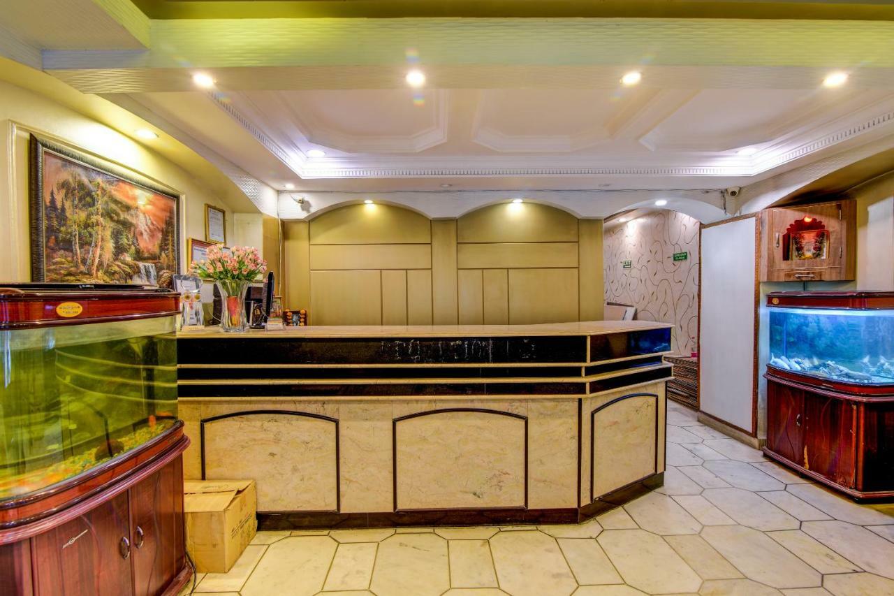 Rahul Palace By Golden Tree Near Metro Station And Ajmal Khan Market Nové Dillí Exteriér fotografie