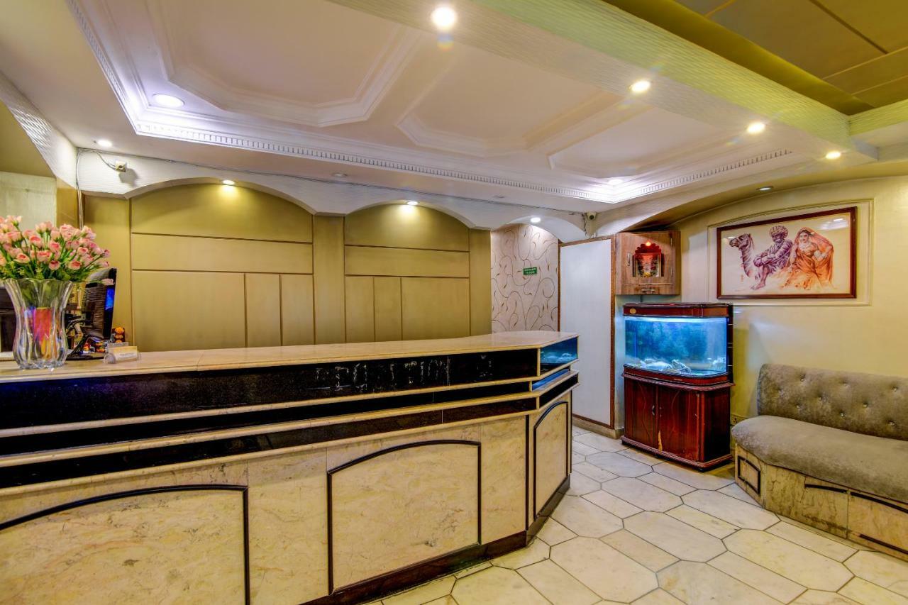 Rahul Palace By Golden Tree Near Metro Station And Ajmal Khan Market Nové Dillí Exteriér fotografie