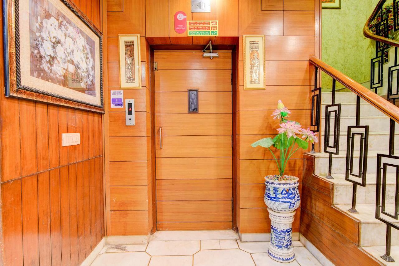 Rahul Palace By Golden Tree Near Metro Station And Ajmal Khan Market Nové Dillí Exteriér fotografie